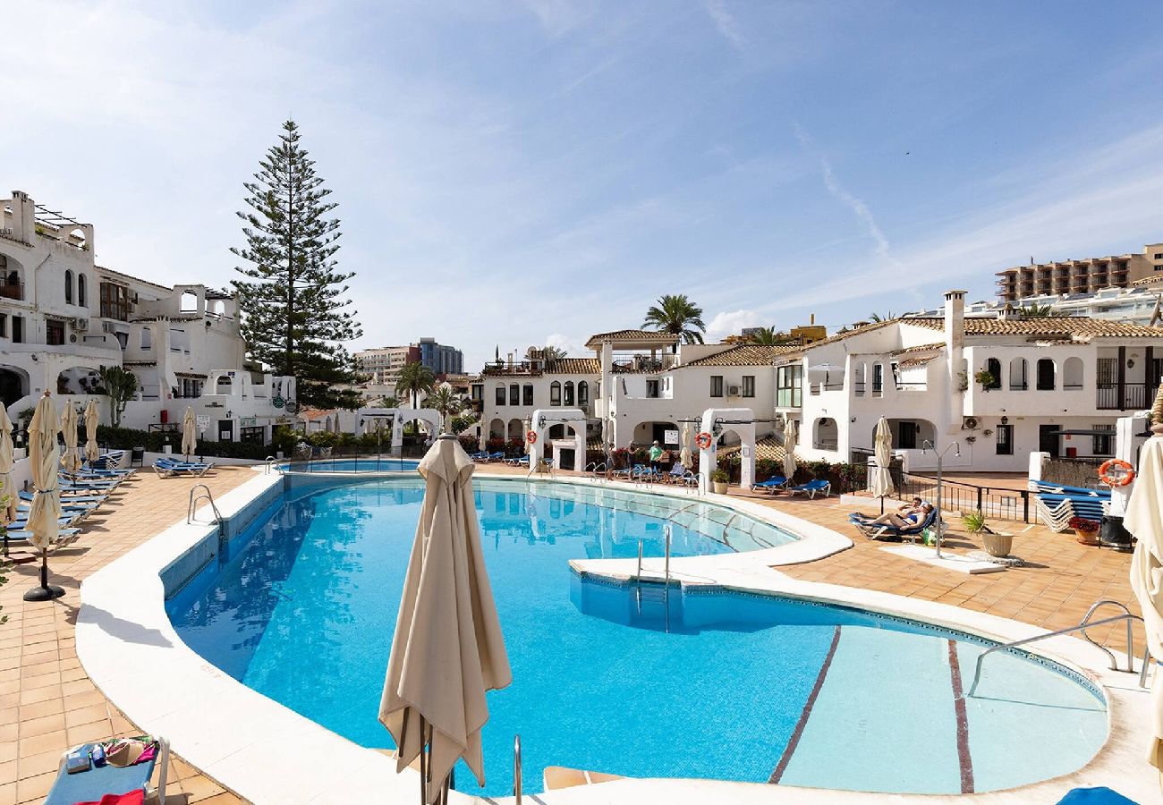 Apartment in Benalmádena - Pueblo Evita Club, Private 2 Bed Apt Near Beach 