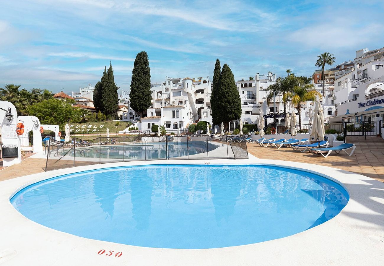 Apartment in Benalmádena - Pueblo Evita Club, Private 2 Bed Apt Near Beach 
