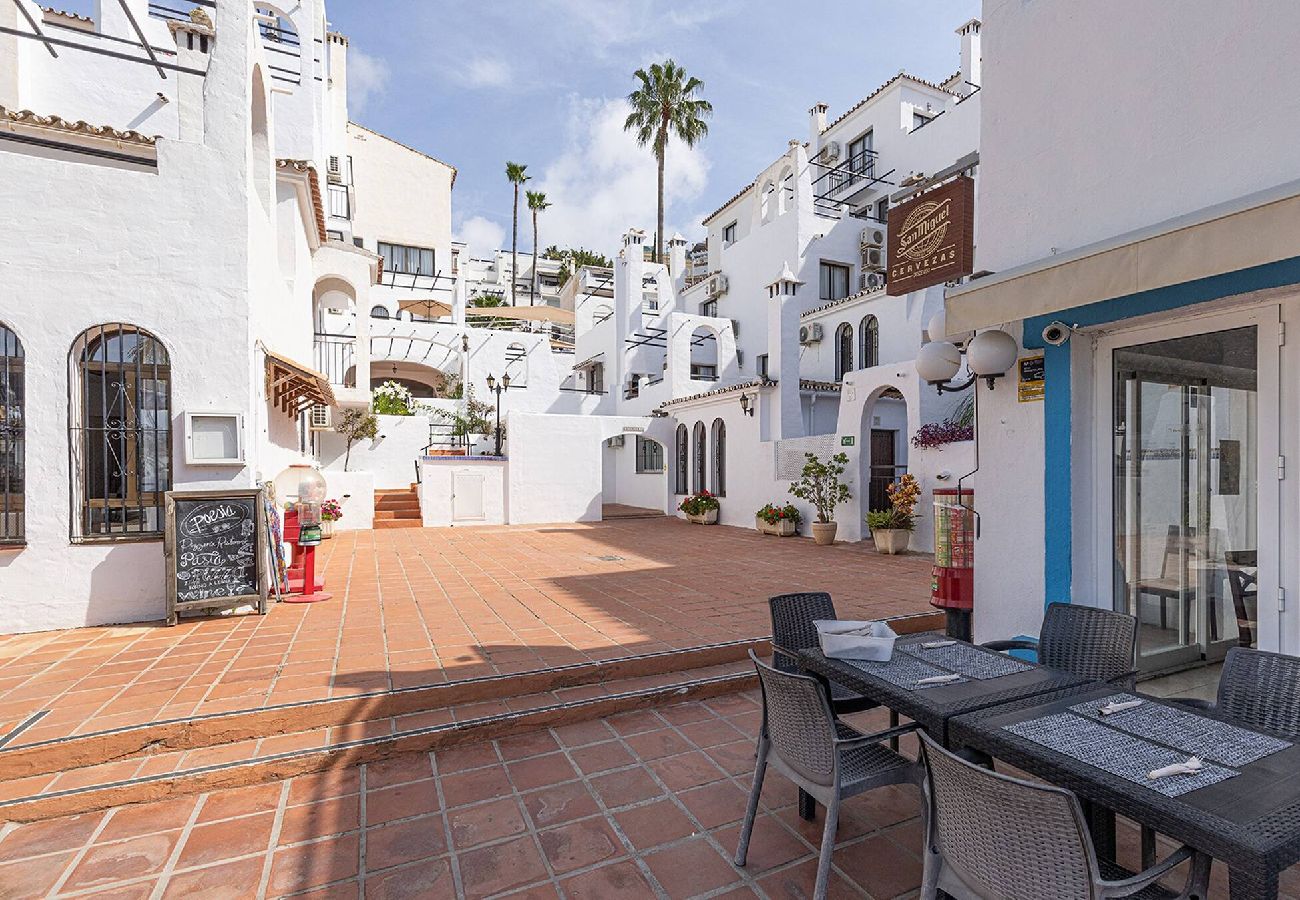 Apartment in Benalmádena - Pueblo Evita Club, Private 2 Bed Apt Near Beach 