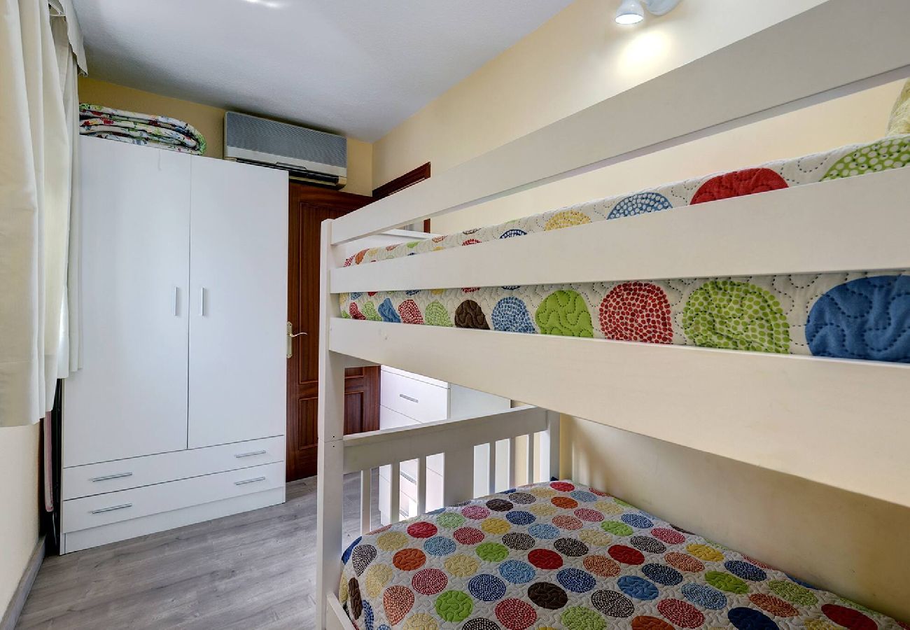 Apartment in Benalmádena - Pueblo Evita Club, Private 2 Bed Apt Near Beach 
