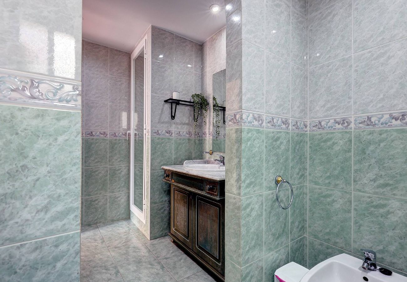 Apartment in Benalmádena - Pueblo Evita Club, Private 2 Bed Apt Near Beach 