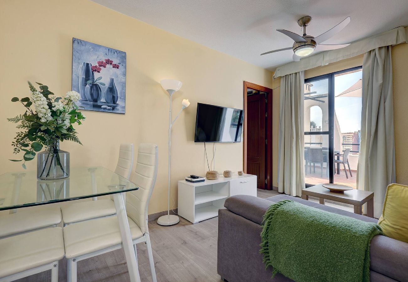 Apartment in Benalmádena - Pueblo Evita Club, Private 2 Bed Apt Near Beach 