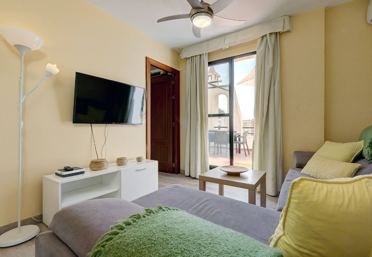 Apartment in Benalmádena - Pueblo Evita Club, Private 2 Bed Apt Near Beach 