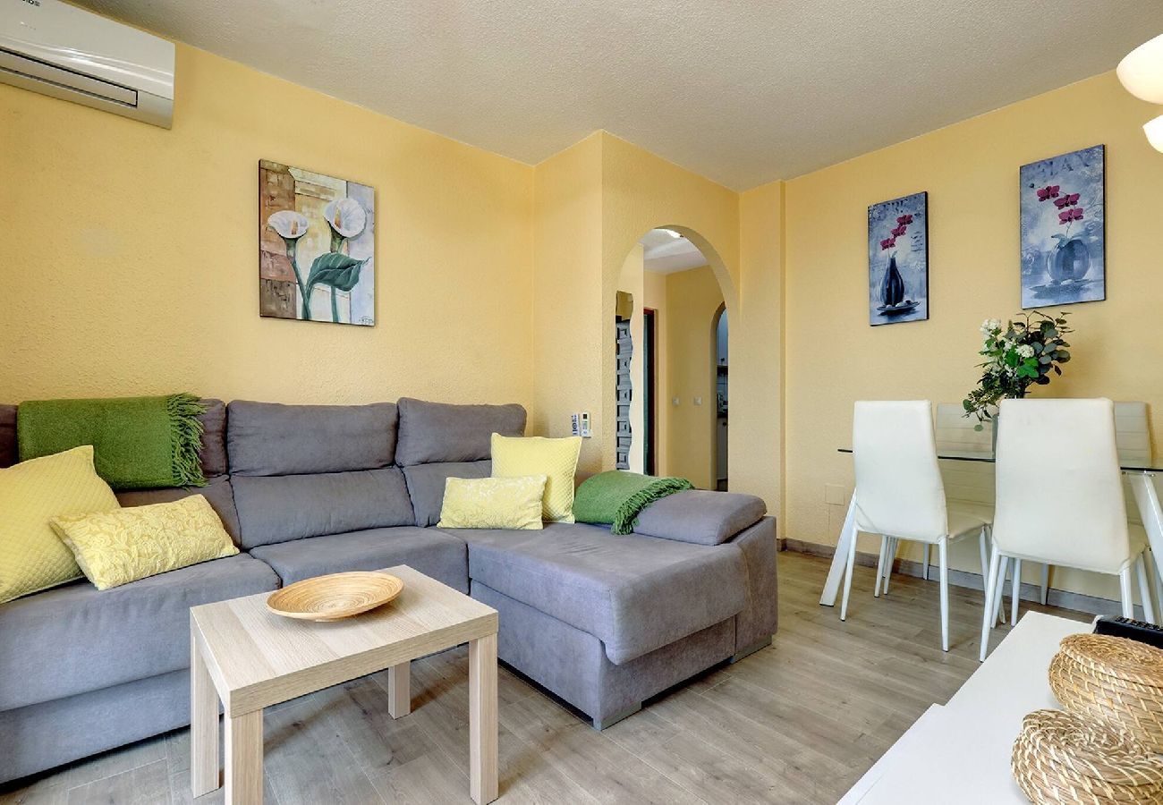 Apartment in Benalmádena - Pueblo Evita Club, Private 2 Bed Apt Near Beach 
