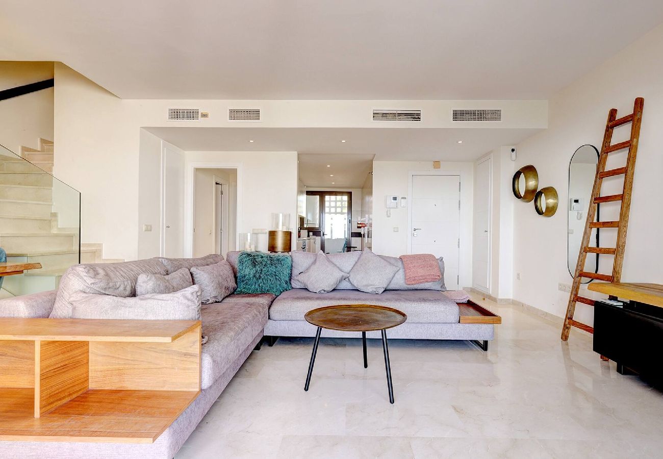 Apartment in La Cala de Mijas - La Cala Hills Club 2 Bed Duplex Penthouse, Sea Views & Hot Tub