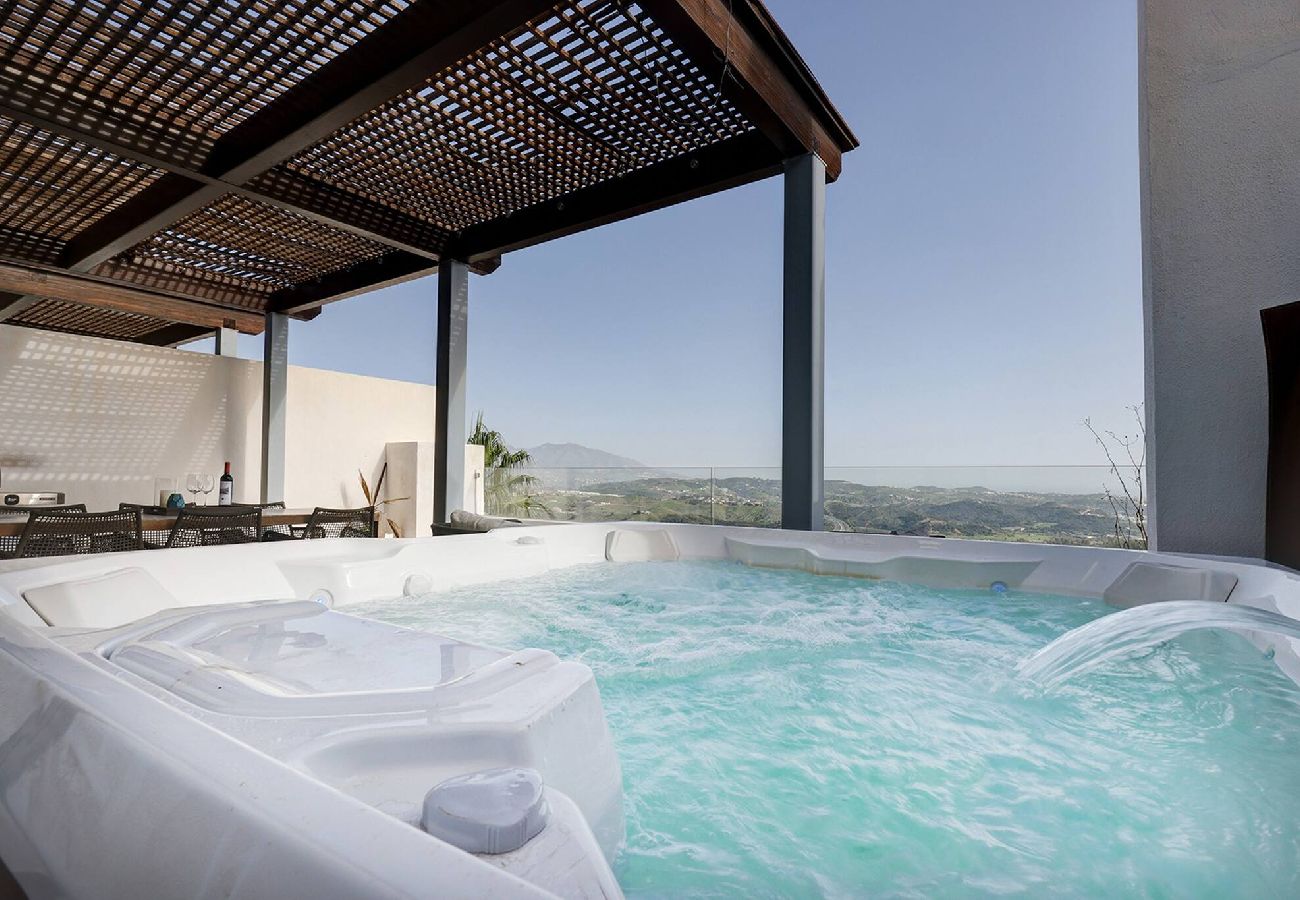 Apartment in La Cala de Mijas - La Cala Hills Club 2 Bed Duplex Penthouse, Sea Views & Hot Tub