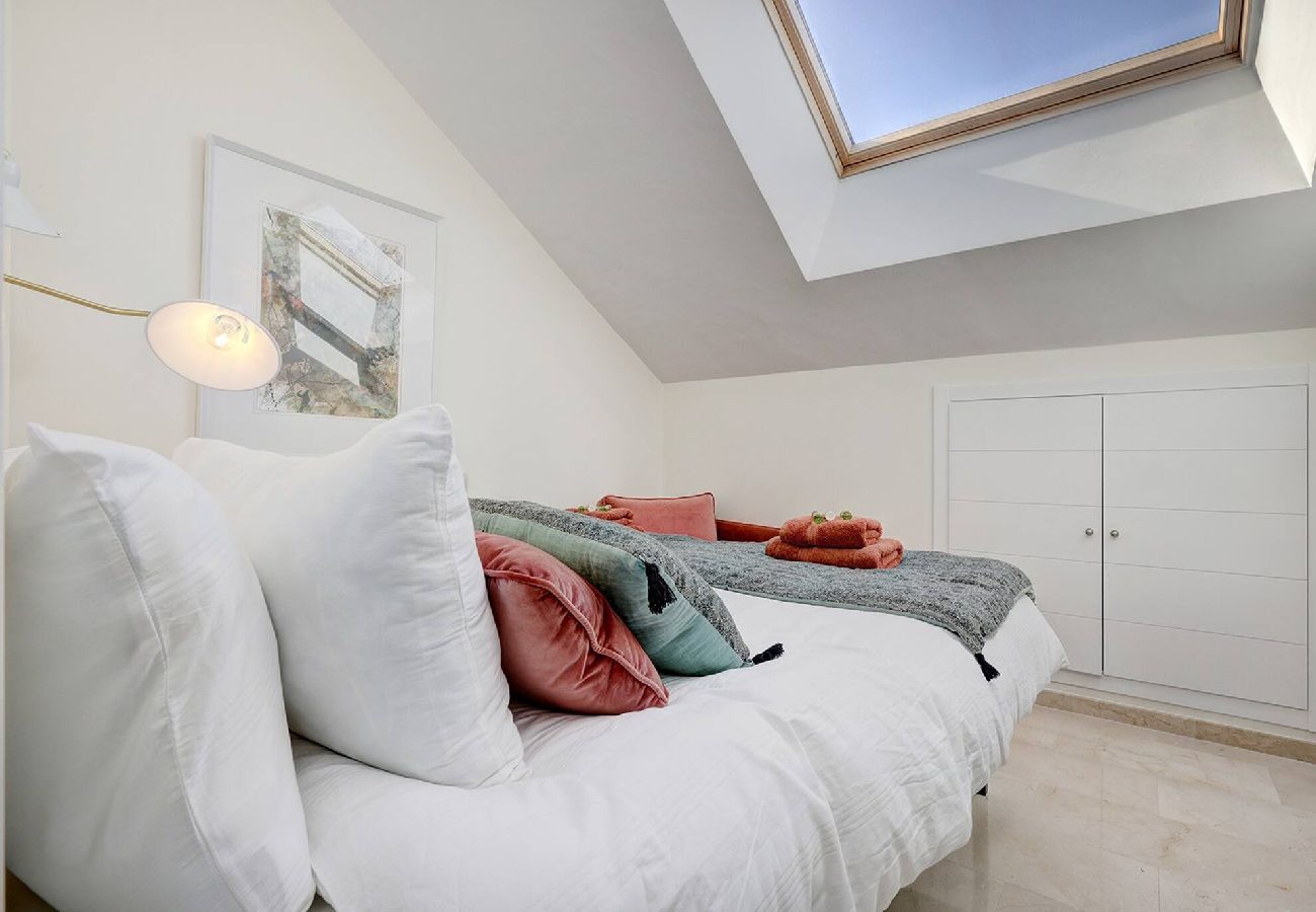 Apartment in La Cala de Mijas - La Cala Hills Club 2 Bed Duplex Penthouse, Sea Views & Hot Tub