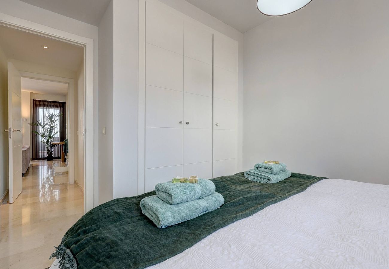 Apartment in La Cala de Mijas - La Cala Hills Club 2 Bed Duplex Penthouse, Sea Views & Hot Tub