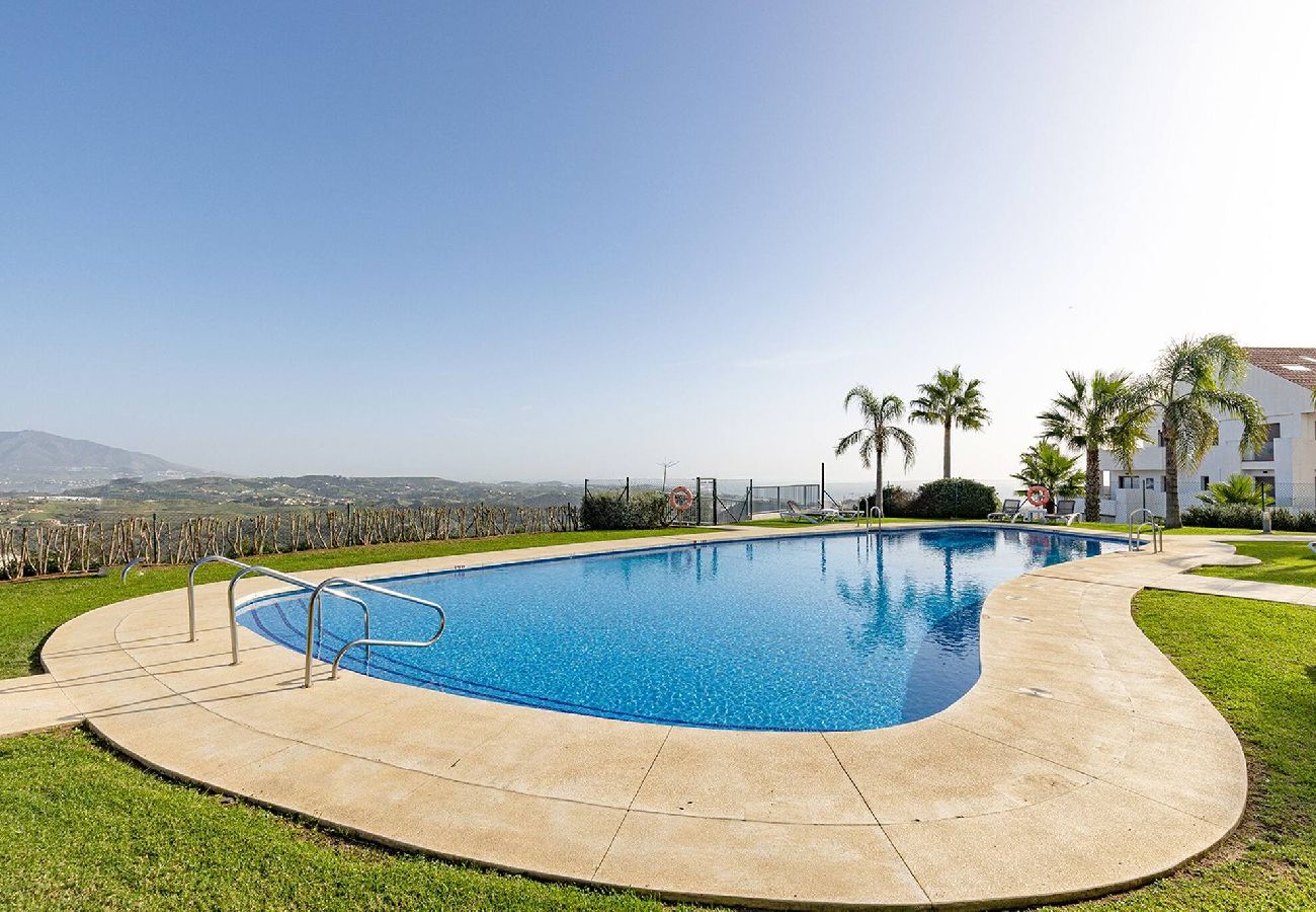 Apartment in La Cala de Mijas - La Cala Hills Club 2 Bed Duplex Penthouse, Sea Views & Hot Tub