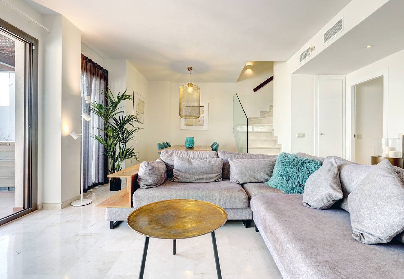 Apartment in La Cala de Mijas - La Cala Hills Club 2 Bed Duplex Penthouse, Sea Views & Hot Tub