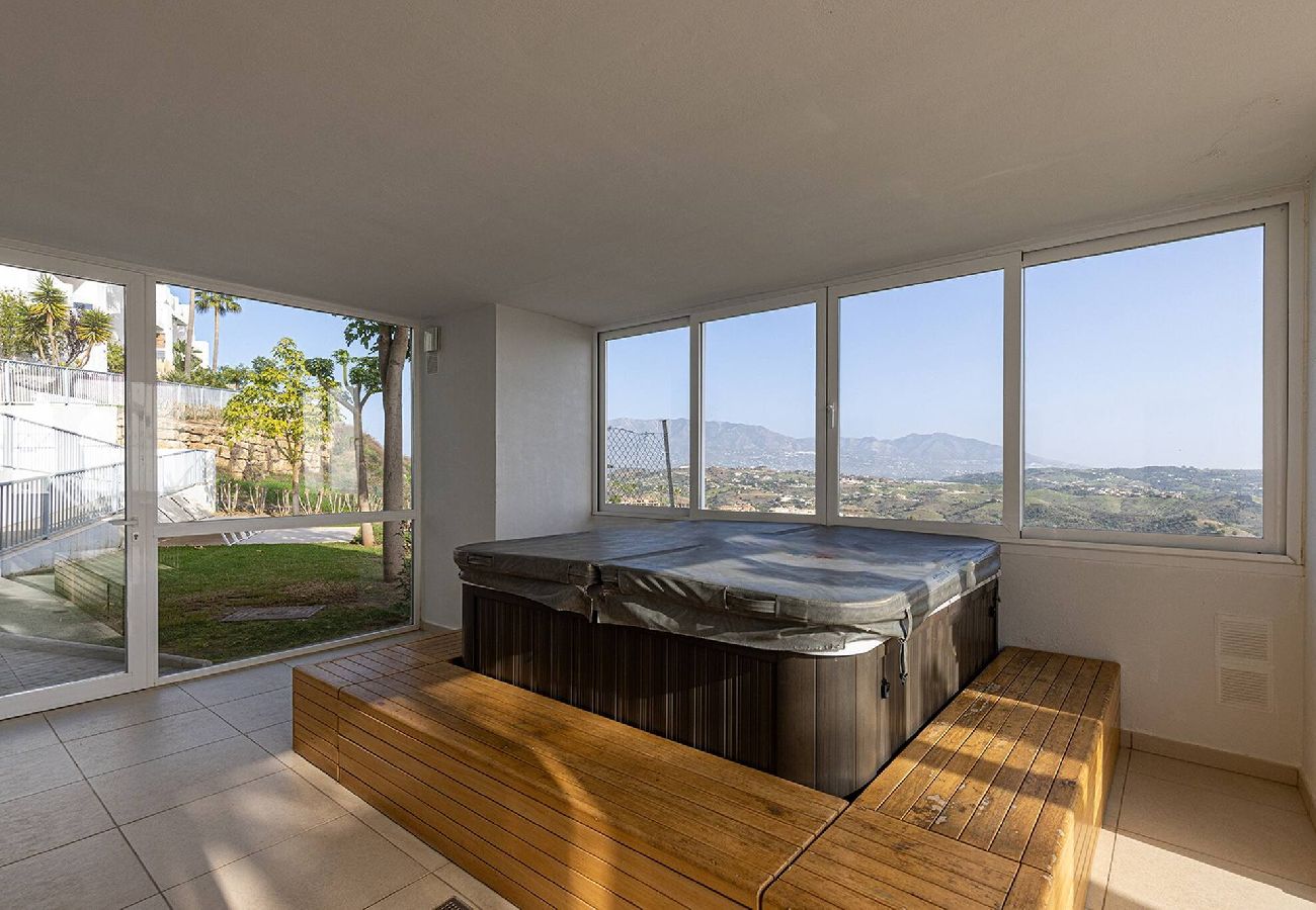 Apartment in La Cala de Mijas - La Cala Hills Club 2 Bed Duplex Penthouse, Sea Views & Hot Tub