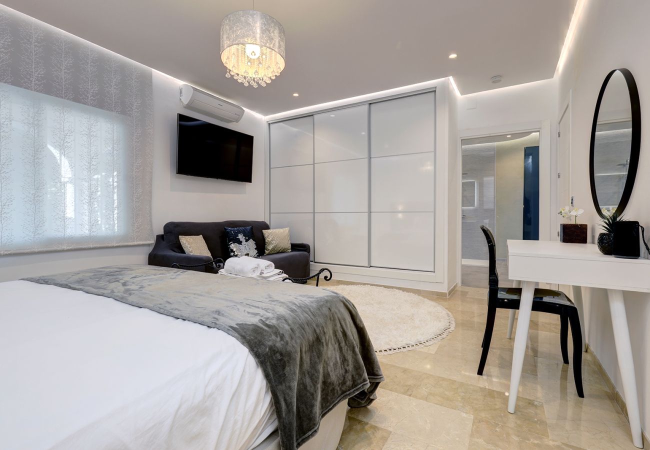 Villa in Mijas - Luxurious 4 Bed Villa, Private Pool