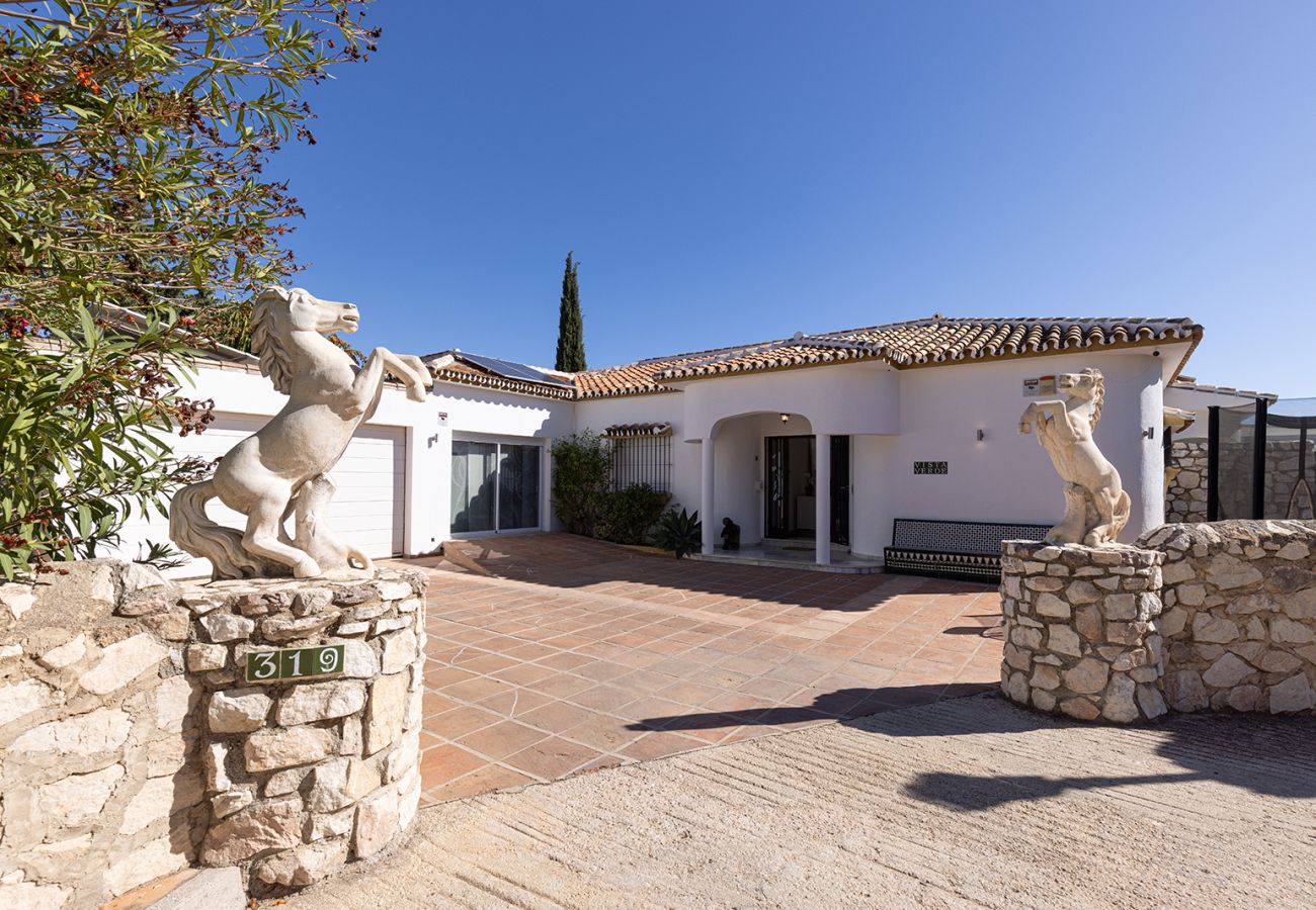 Villa in Mijas - Luxurious 4 Bed Villa, Private Pool