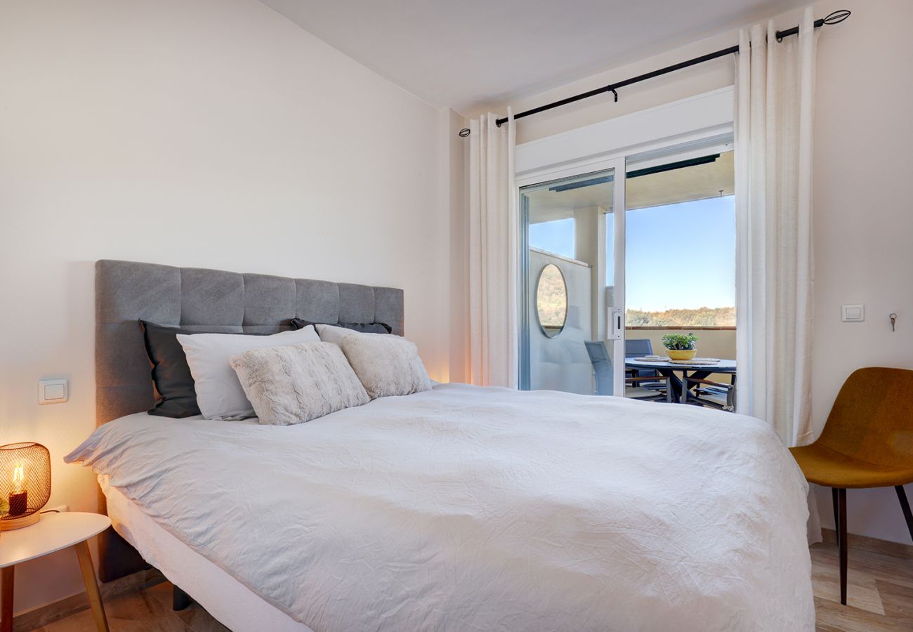 Apartment in Mijas Costa - Relaxing Sea Views 2 Bed 2 Bath Mijas Calahonda Apt