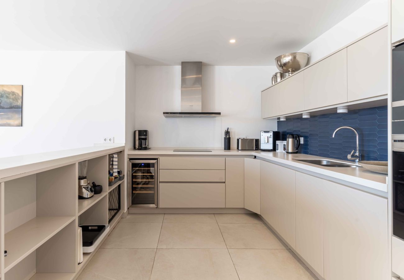 Villa in Marbella - Private Luxury Villa, Heated Pool & Sauna