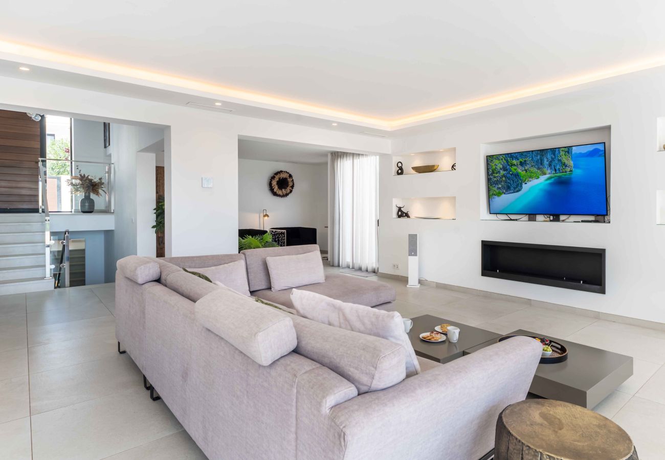 Villa in Marbella - Private Luxury Villa, Heated Pool & Sauna