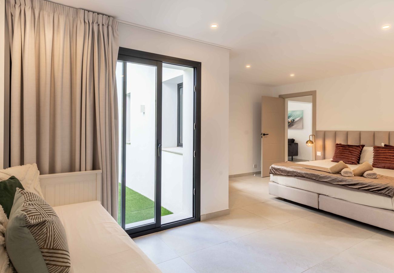 Villa in Marbella - Private Luxury Villa, Heated Pool & Sauna