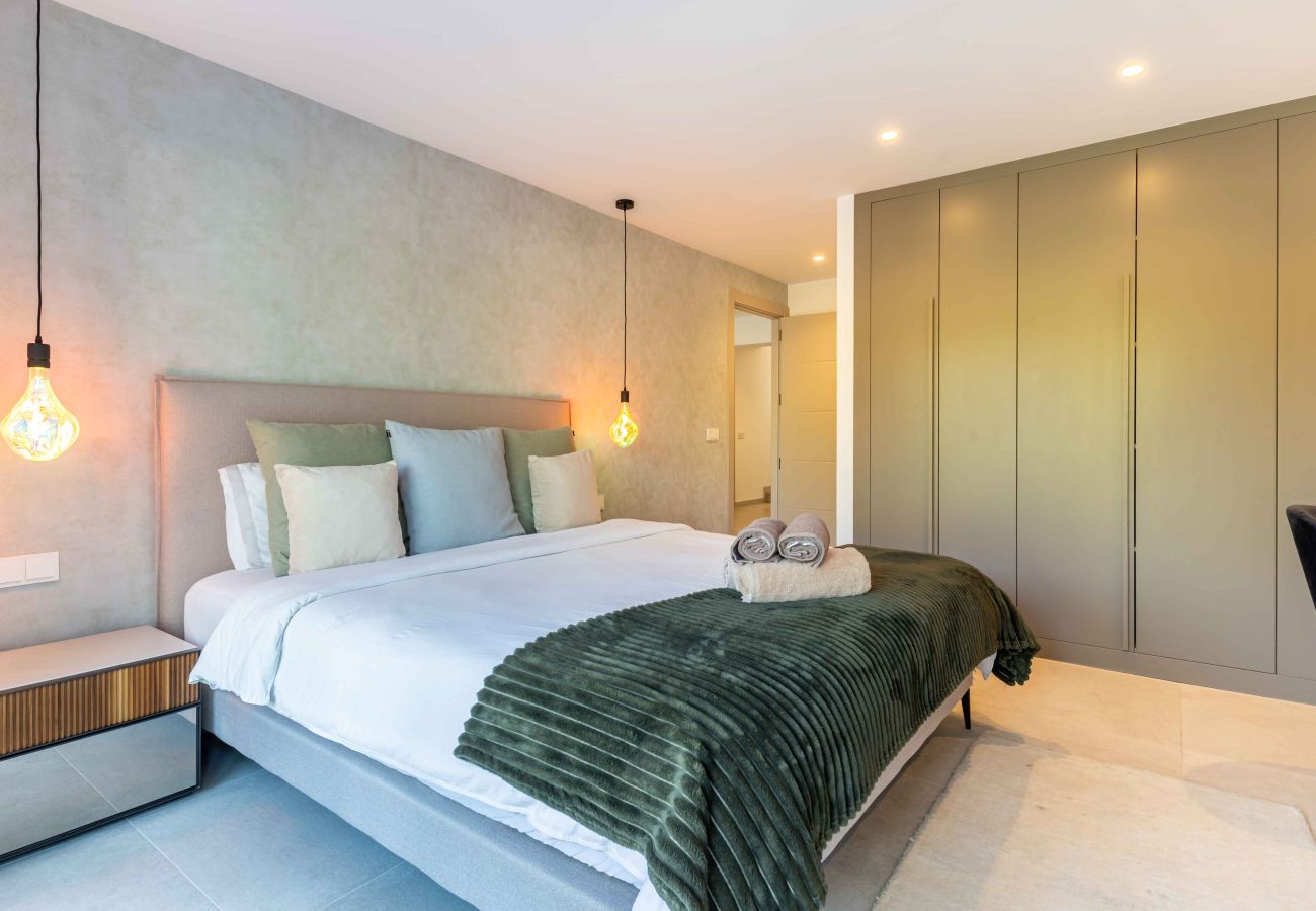 Villa in Marbella - Private Luxury Villa, Heated Pool & Sauna