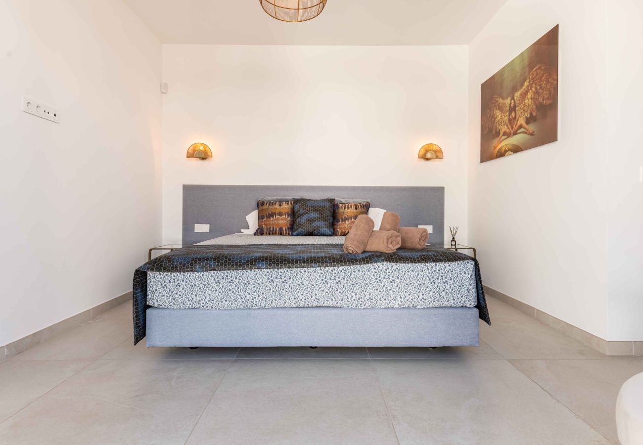 Villa in Marbella - Private Luxury Villa, Heated Pool & Sauna