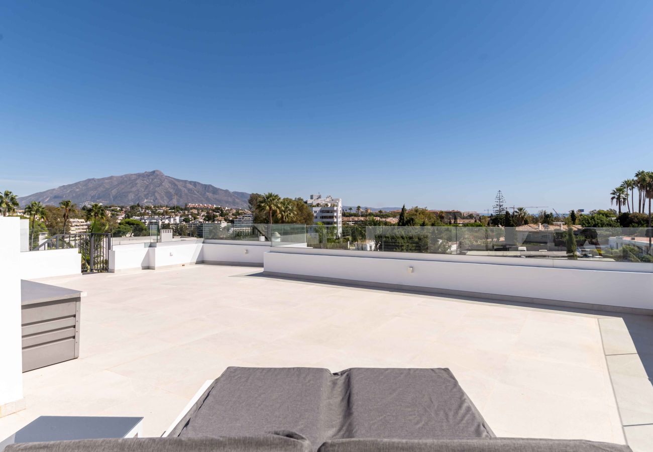 Villa in Marbella - Private Luxury Villa, Heated Pool & Sauna