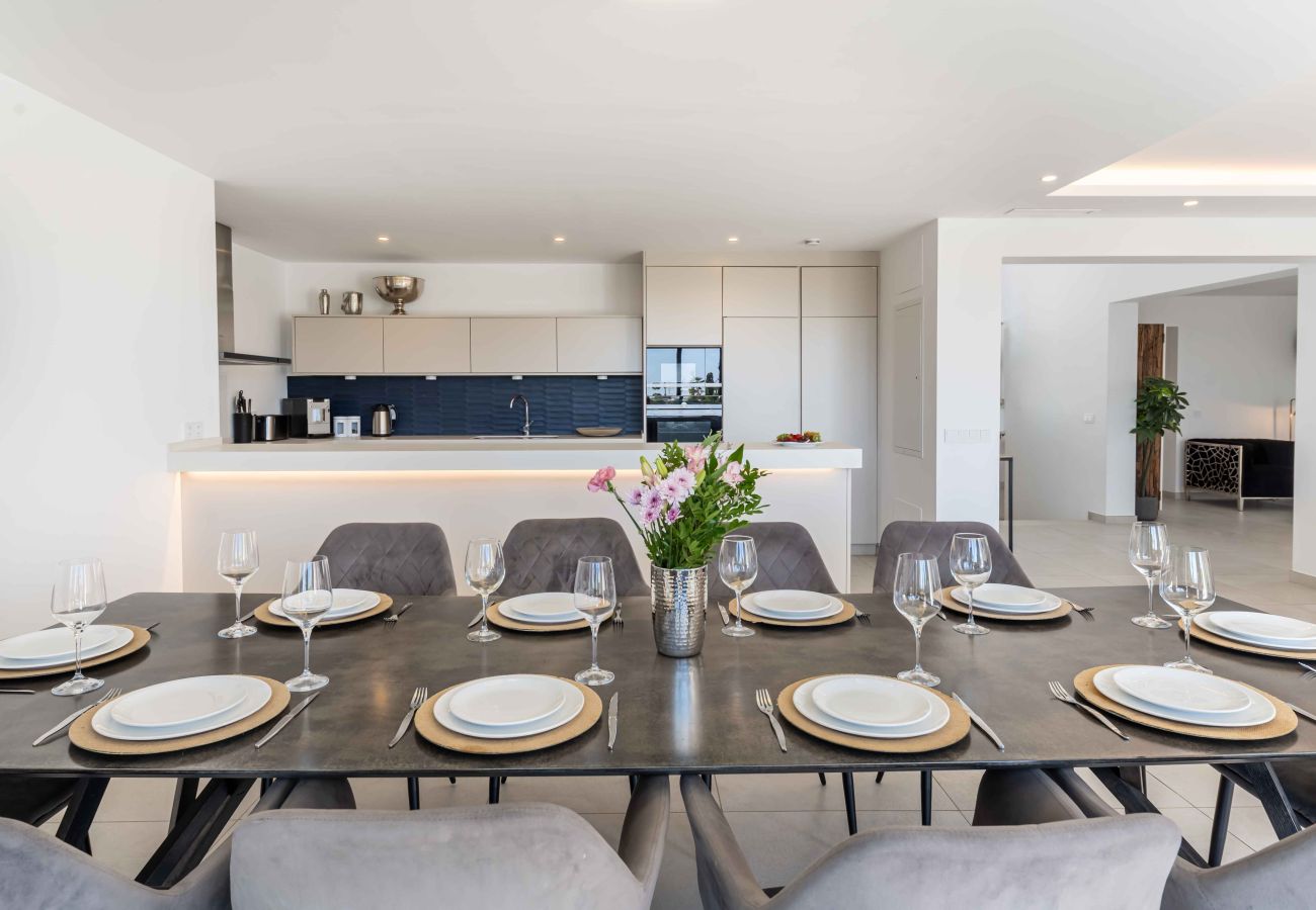 Villa in Marbella - Private Luxury Villa, Heated Pool & Sauna