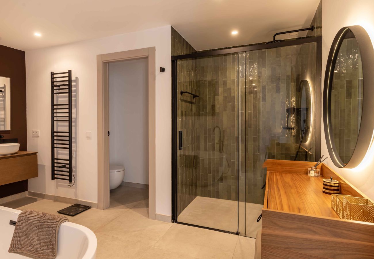 Villa in Marbella - Private Luxury Villa, Heated Pool & Sauna
