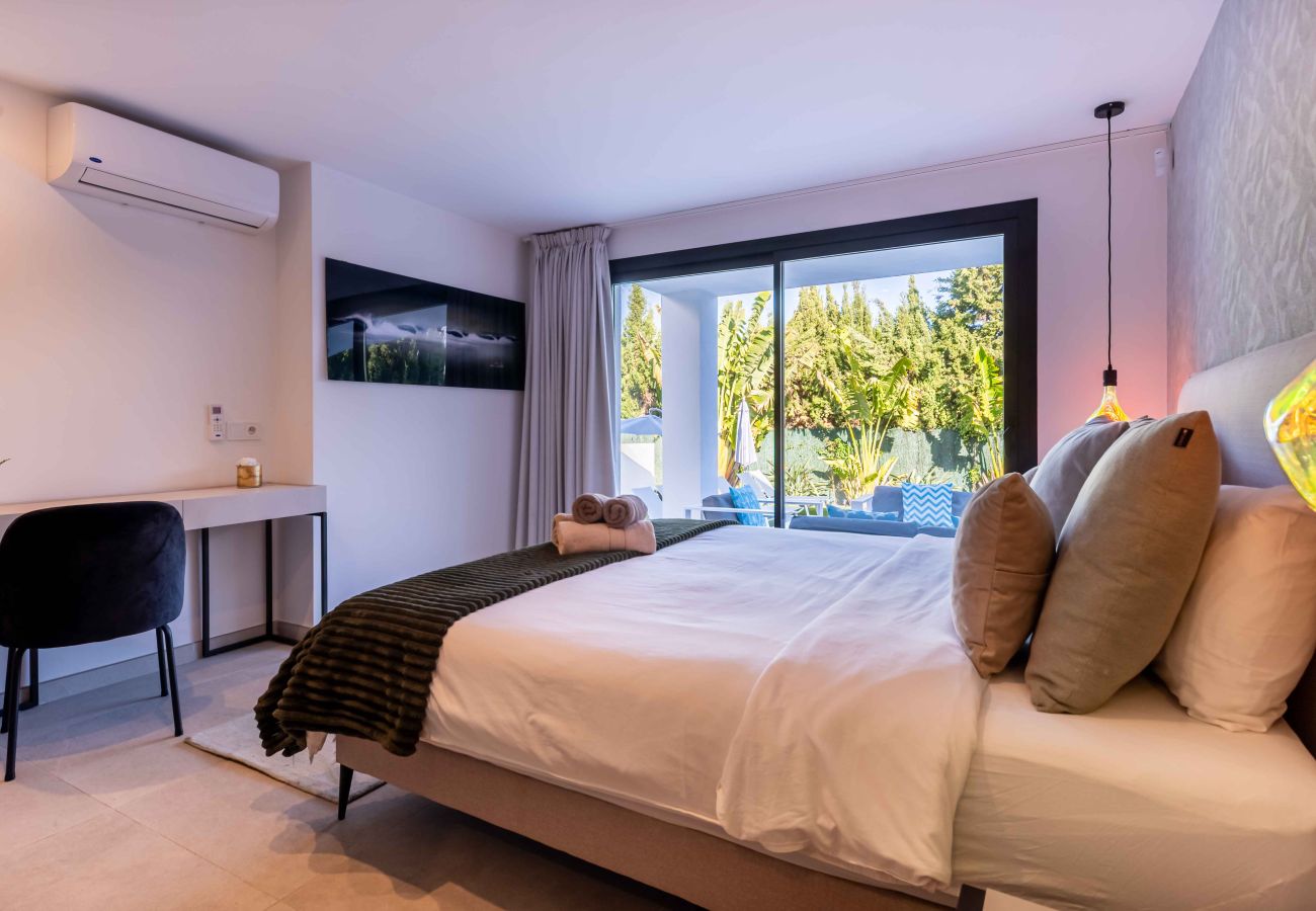 Villa in Marbella - Private Luxury Villa, Heated Pool & Sauna