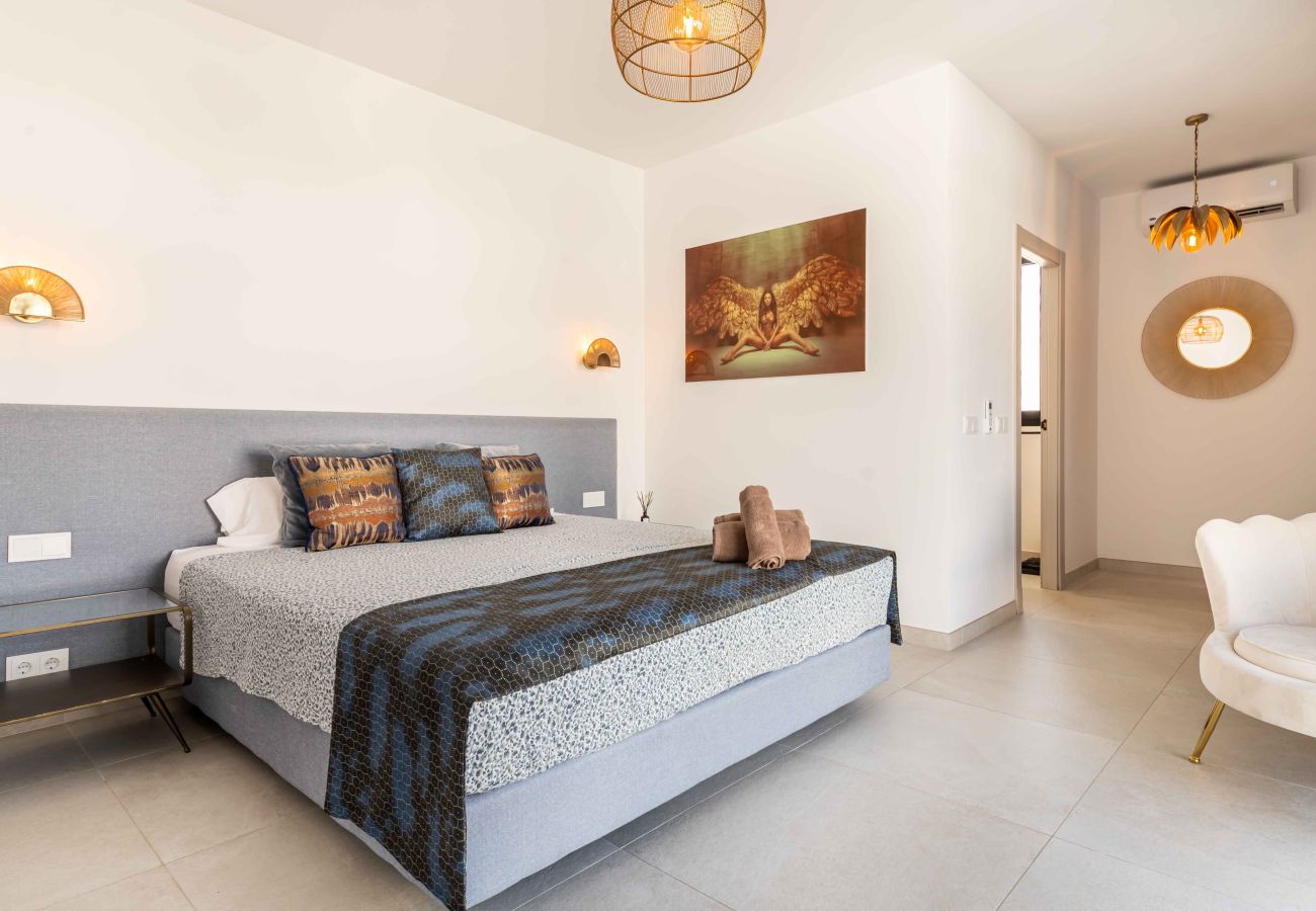 Villa in Marbella - Private Luxury Villa, Heated Pool & Sauna