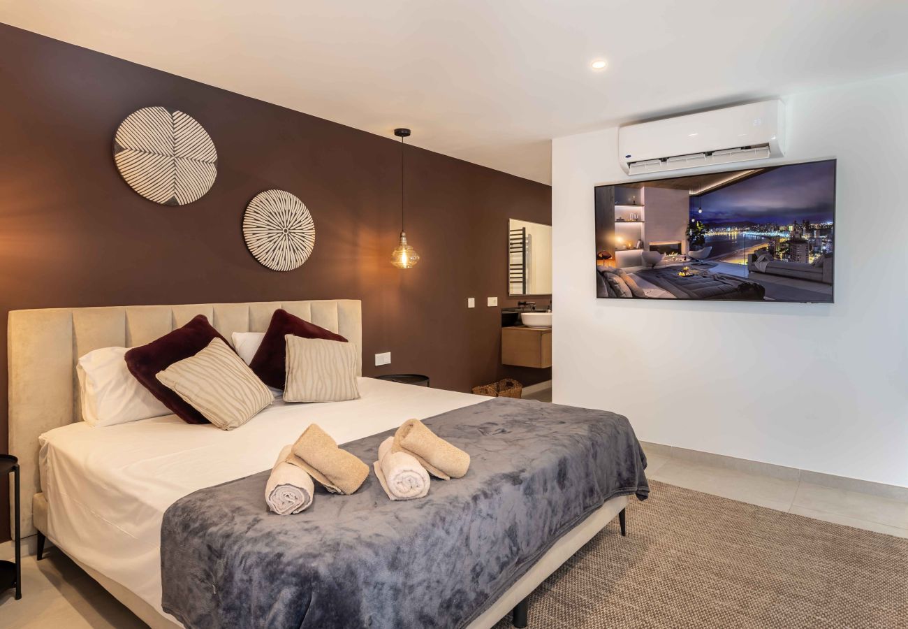 Villa in Marbella - Private Luxury Villa, Heated Pool & Sauna