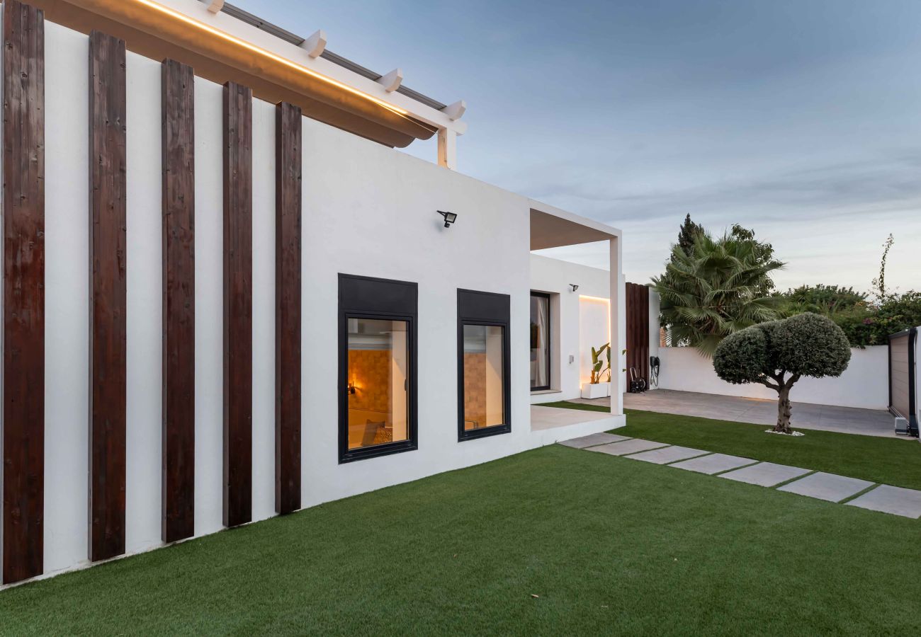 Villa in Marbella - Private Luxury Villa, Heated Pool & Sauna