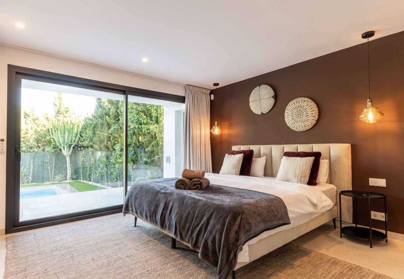 Villa in Marbella - Private Luxury Villa, Heated Pool & Sauna