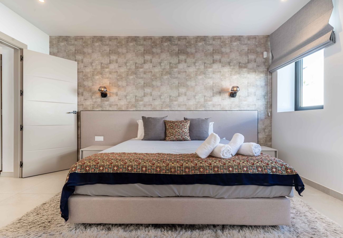 Villa in Marbella - Private Luxury Villa, Heated Pool & Sauna