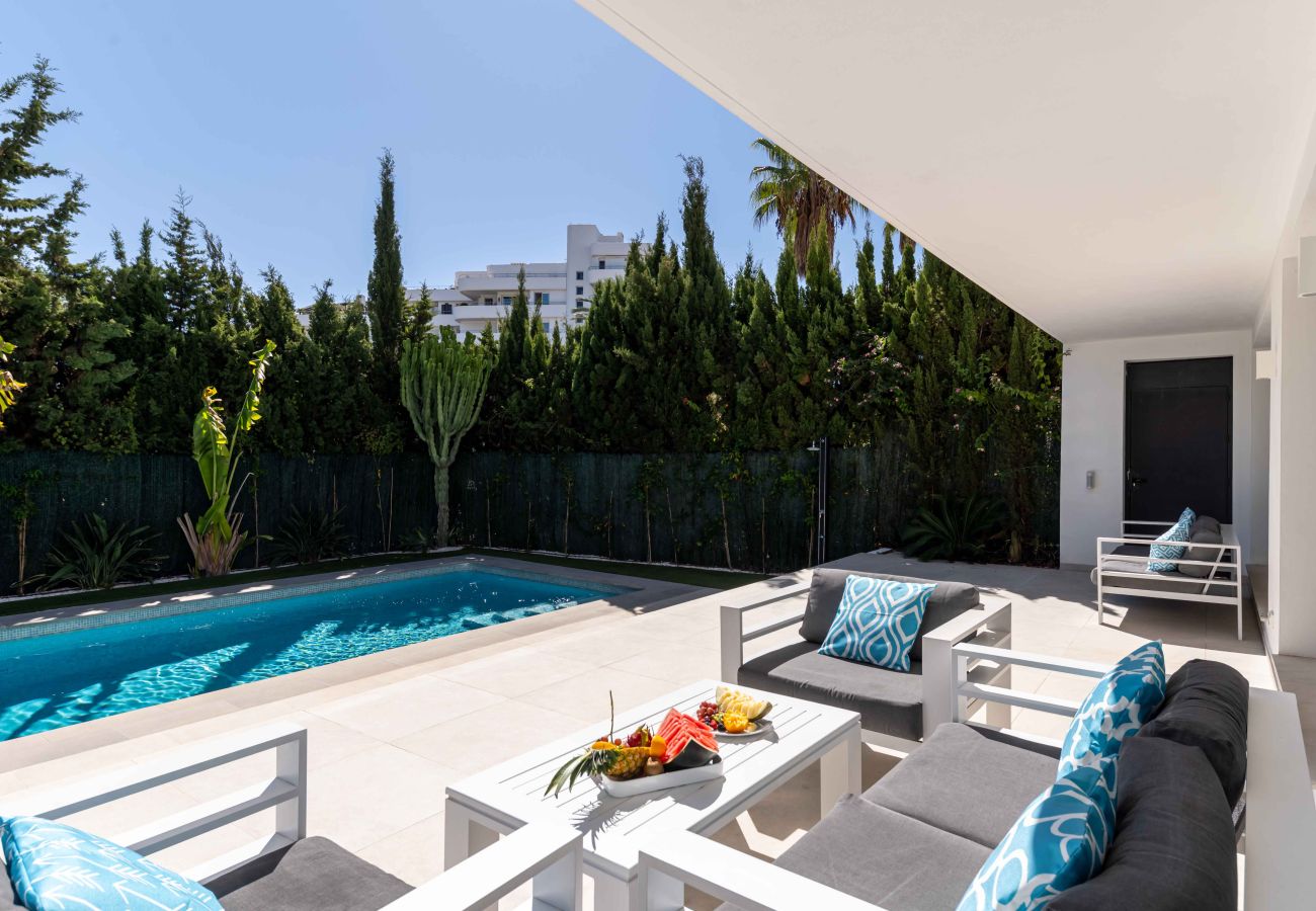 Villa in Marbella - Private Luxury Villa, Heated Pool & Sauna