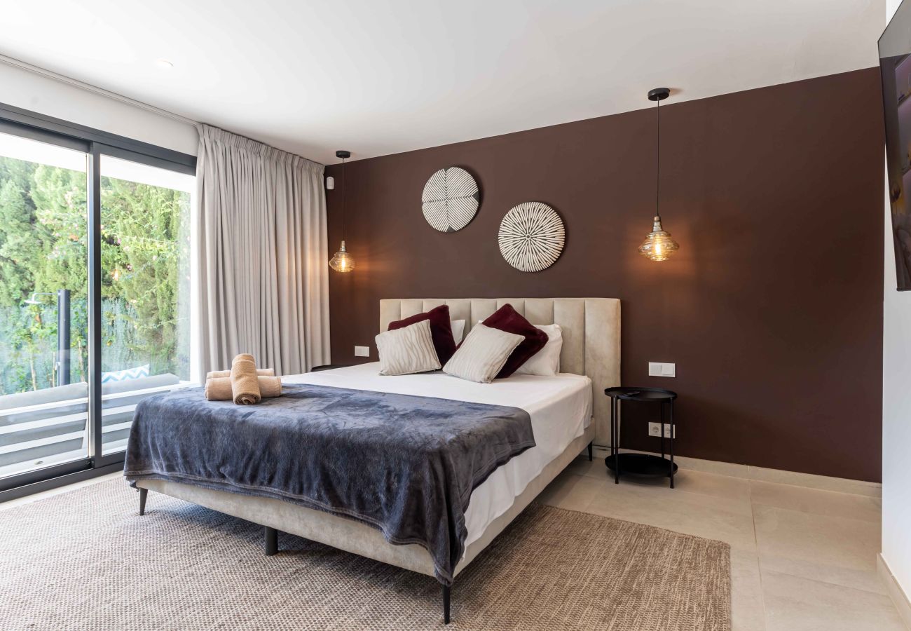 Villa in Marbella - Private Luxury Villa, Heated Pool & Sauna