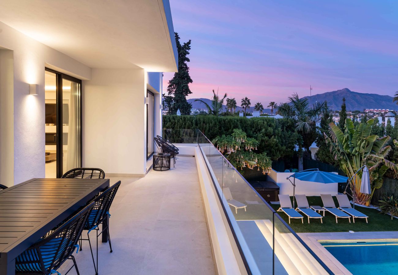 Villa in Marbella - Private Luxury Villa, Heated Pool & Sauna