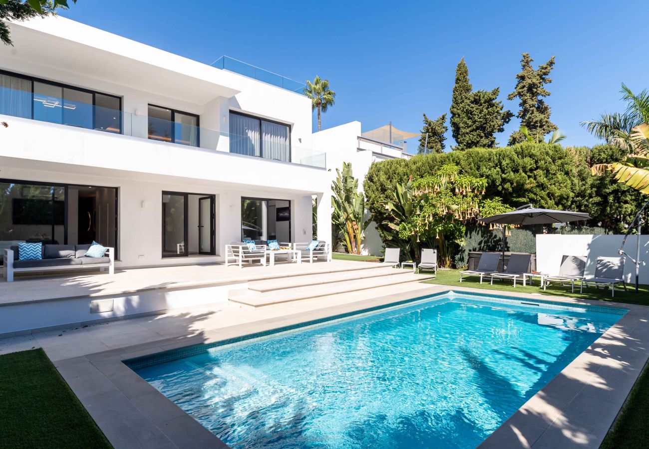 Villa in Marbella - Private Luxury Villa, Heated Pool & Sauna