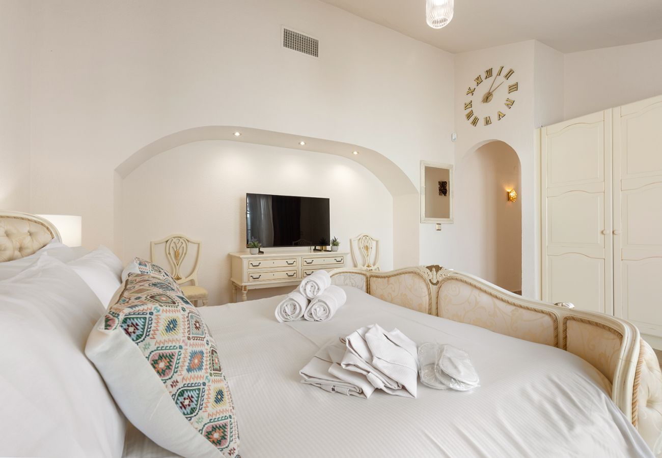 Villa in Mijas Costa - Sea Views Villa La Rosa 5 Bed 4 Bath & Heated Pool