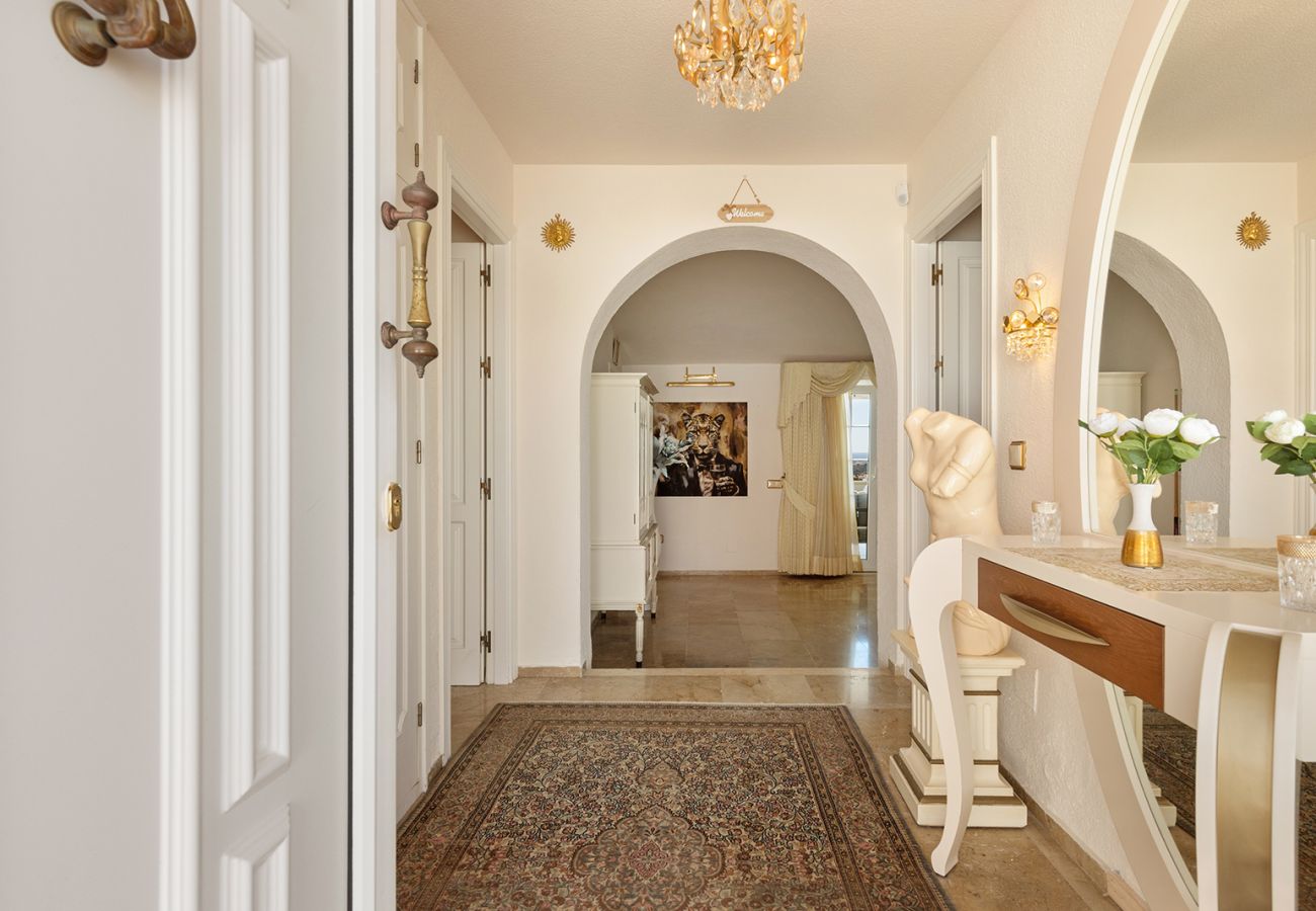 Villa in Mijas Costa - Sea Views Villa La Rosa 5 Bed 4 Bath & Heated Pool