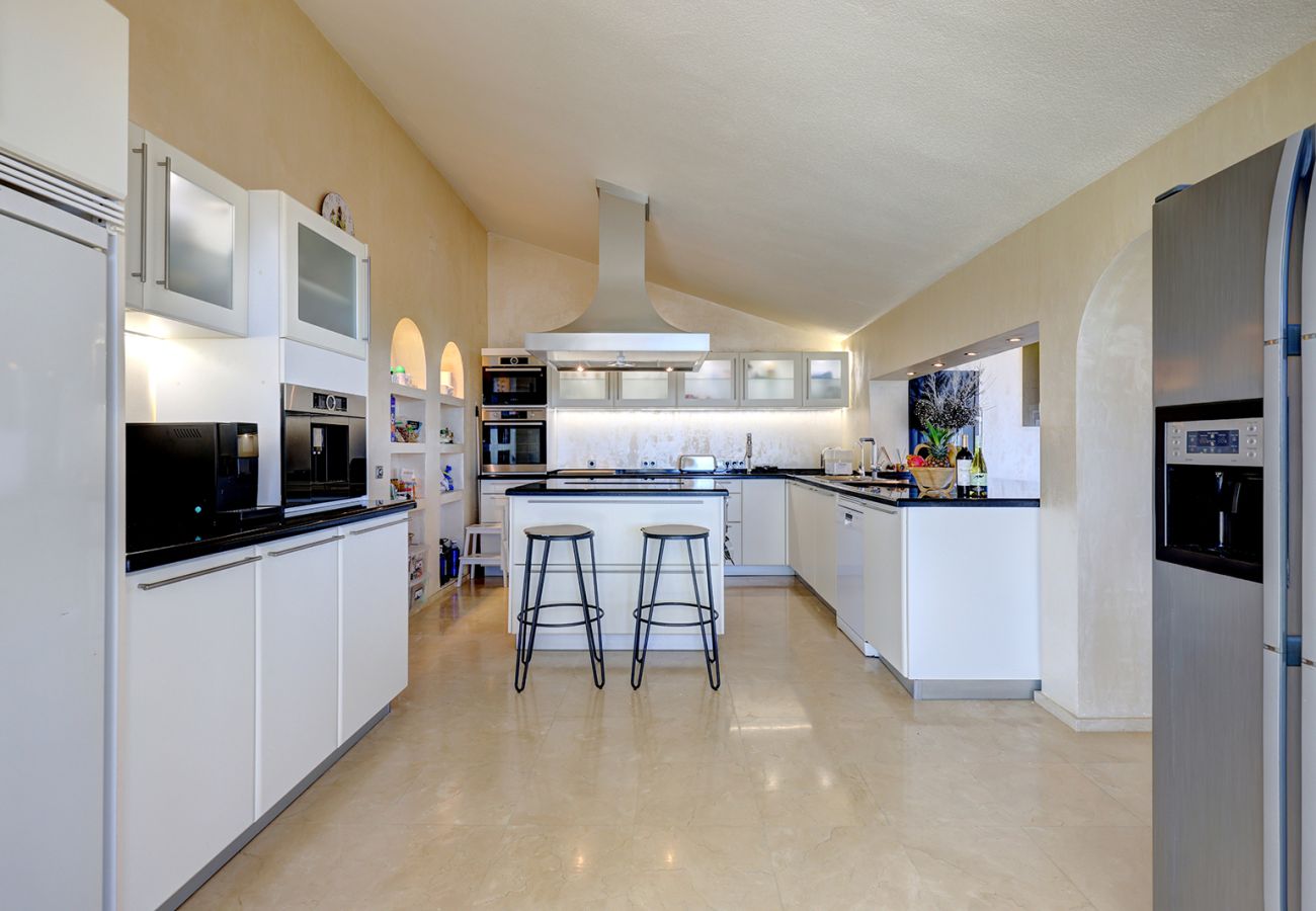 Villa in Mijas Costa - Sea Views Villa La Rosa 5 Bed 4 Bath & Heated Pool