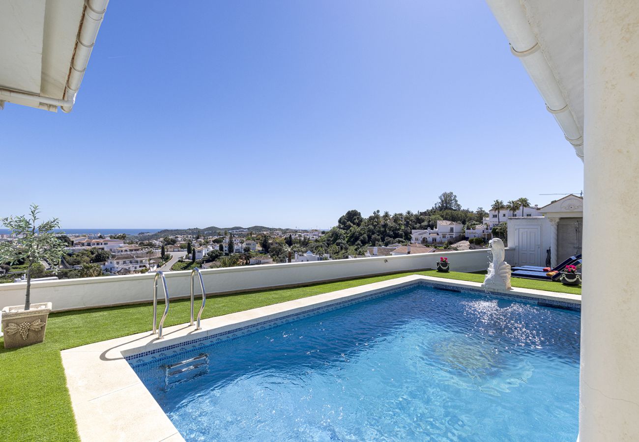 Villa in Mijas Costa - Sea Views Villa La Rosa 5 Bed 4 Bath & Heated Pool