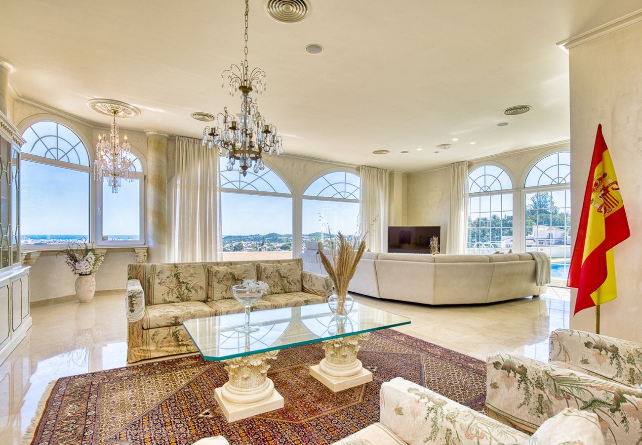 Villa in Mijas Costa - Sea Views Villa La Rosa 5 Bed 4 Bath & Heated Pool