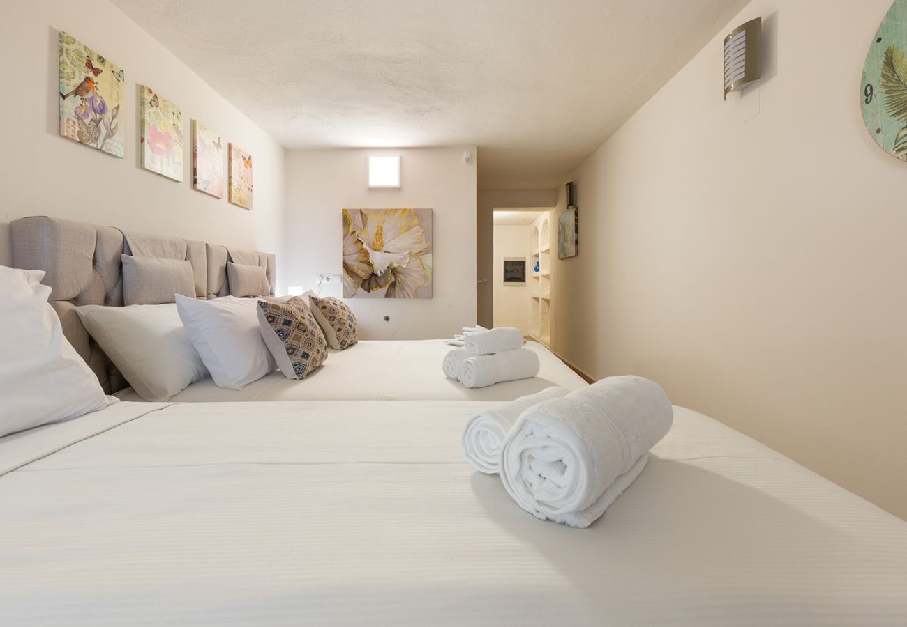 Villa in Mijas Costa - Sea Views Villa La Rosa 5 Bed 4 Bath & Heated Pool