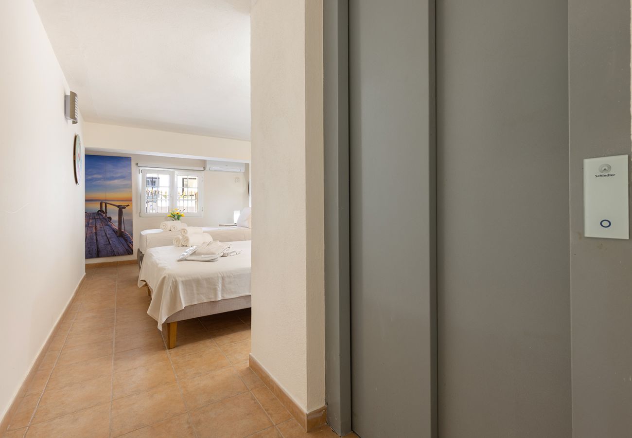 Villa in Mijas Costa - Sea Views Villa La Rosa 5 Bed 4 Bath & Heated Pool