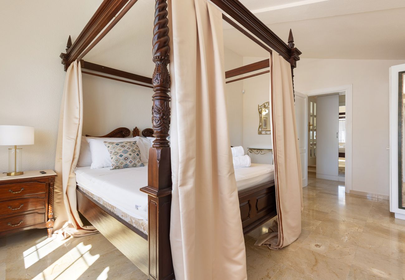 Villa in Mijas Costa - Sea Views Villa La Rosa 5 Bed 4 Bath & Heated Pool