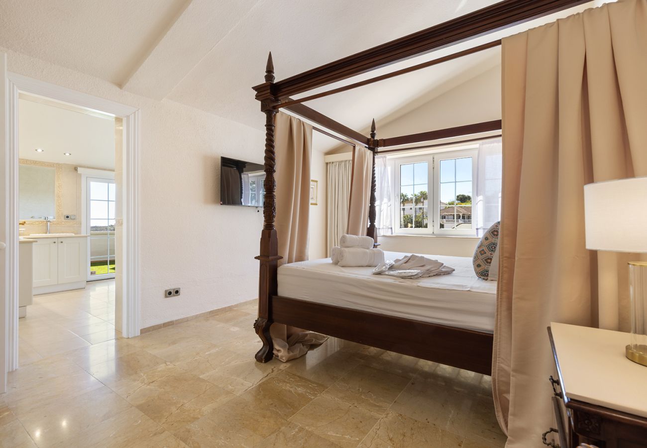 Villa in Mijas Costa - Sea Views Villa La Rosa 5 Bed 4 Bath & Heated Pool