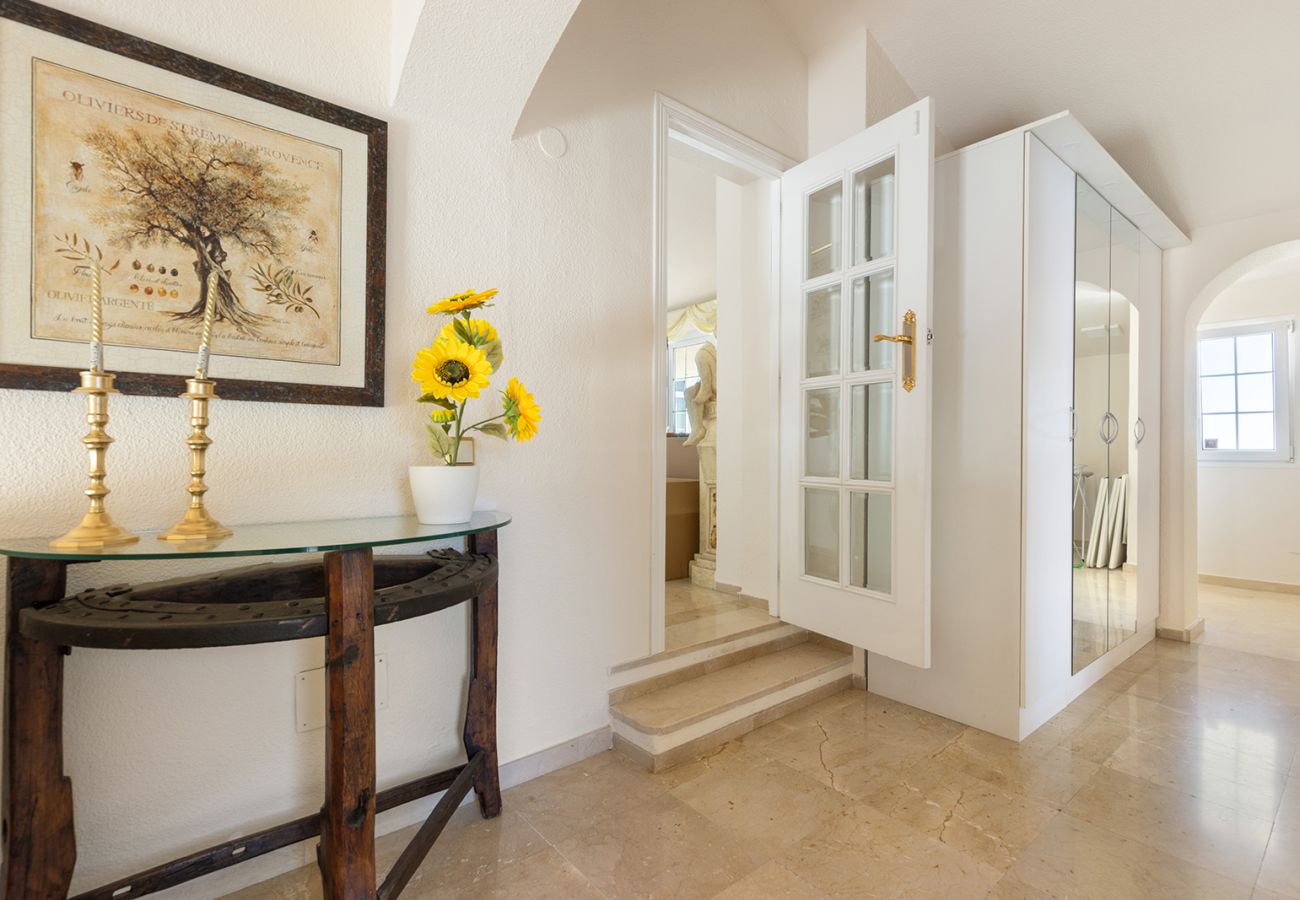 Villa in Mijas Costa - Sea Views Villa La Rosa 5 Bed 4 Bath & Heated Pool