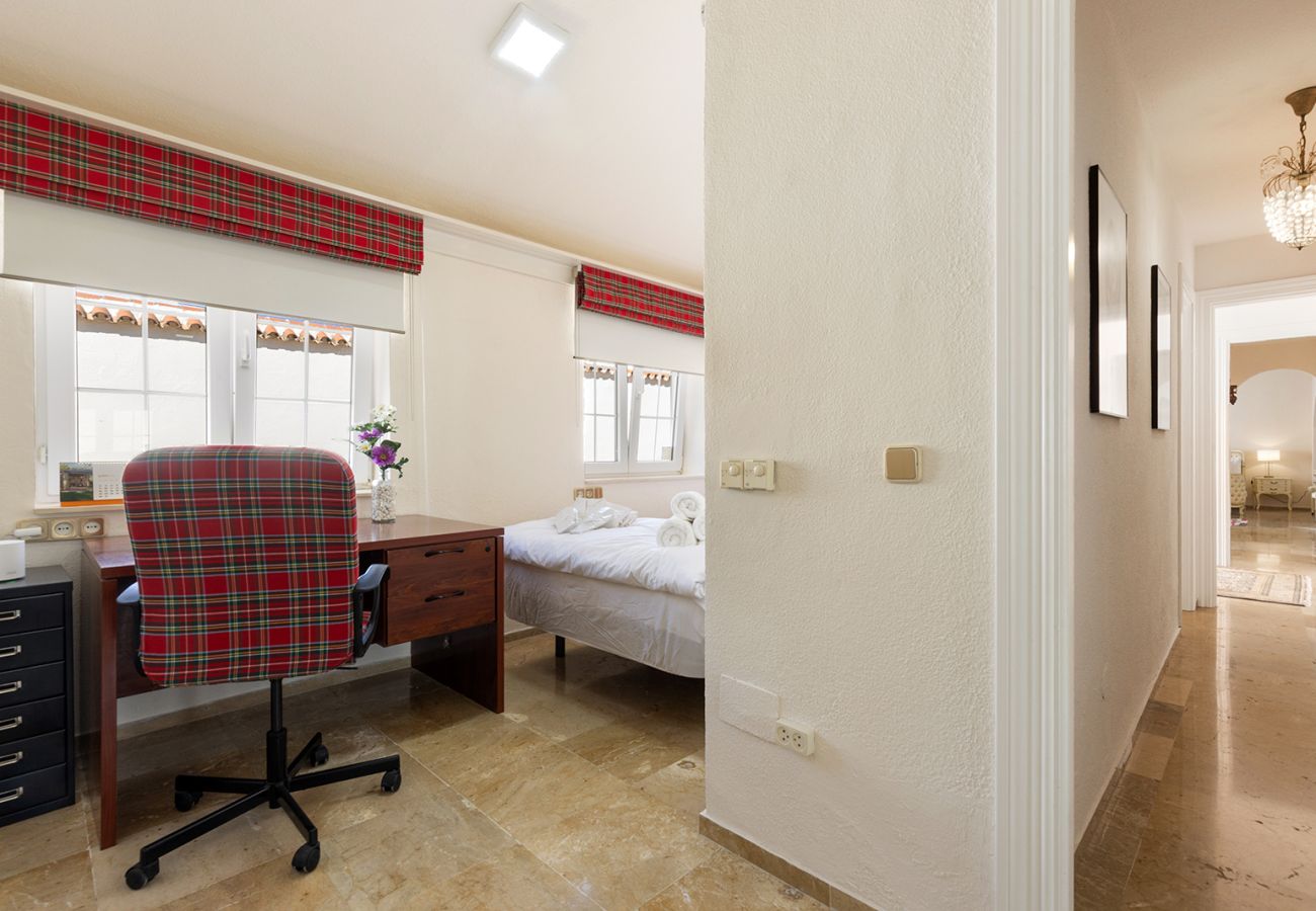 Villa in Mijas Costa - Sea Views Villa La Rosa 5 Bed 4 Bath & Heated Pool