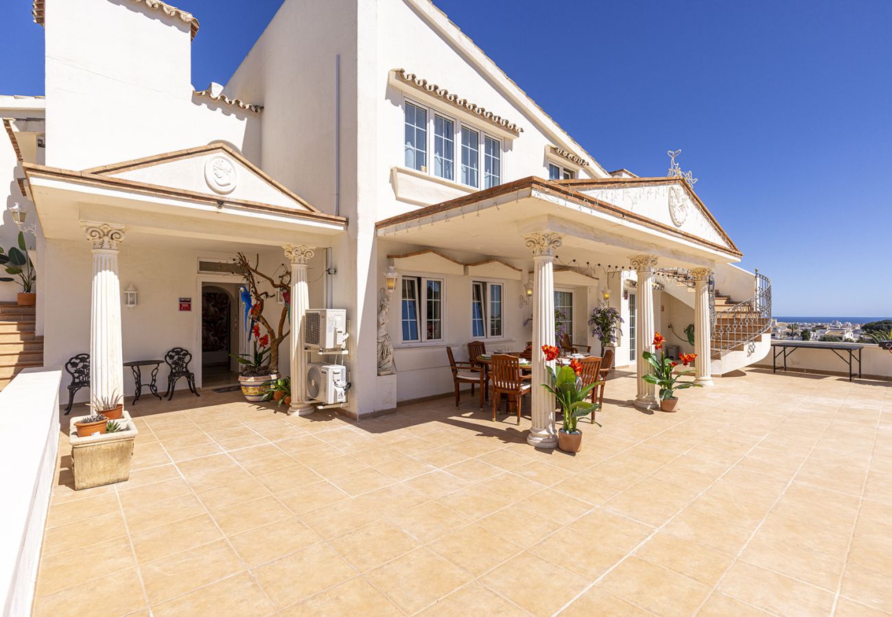 Villa in Mijas Costa - Sea Views Villa La Rosa 5 Bed 4 Bath & Heated Pool