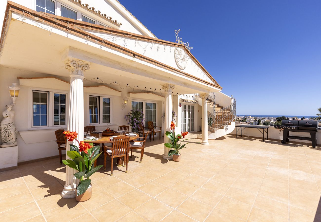Villa in Mijas Costa - Sea Views Villa La Rosa 5 Bed 4 Bath & Heated Pool