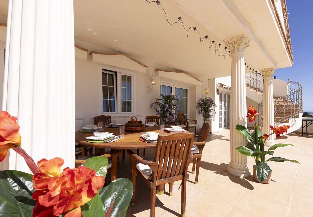 Villa in Mijas Costa - Sea Views Villa La Rosa 5 Bed 4 Bath & Heated Pool